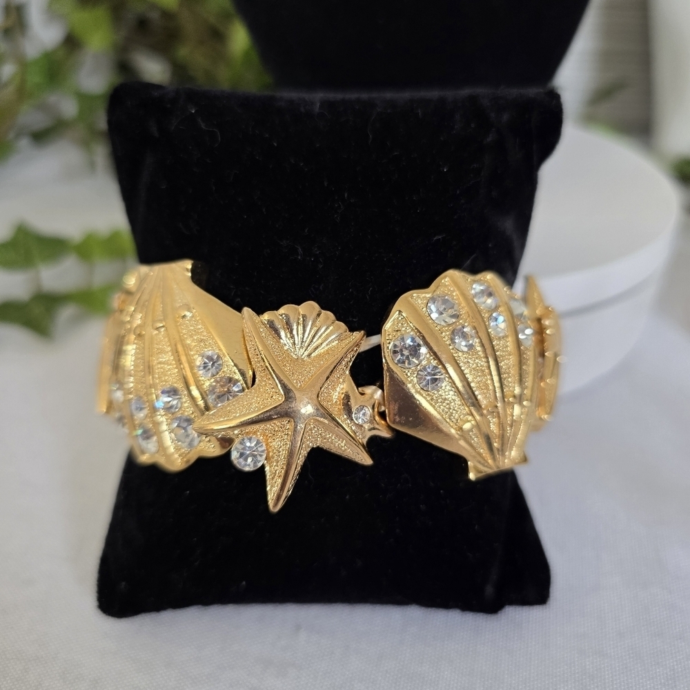 Vintage Chunky Gold Seashell Starfish Statement Bracelet